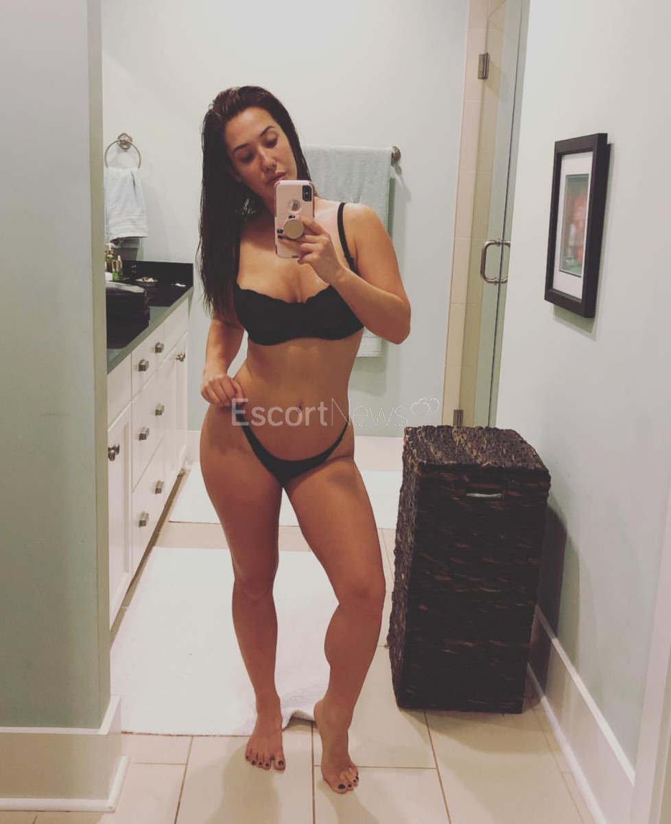 Eva Lovia I Know That Girl
