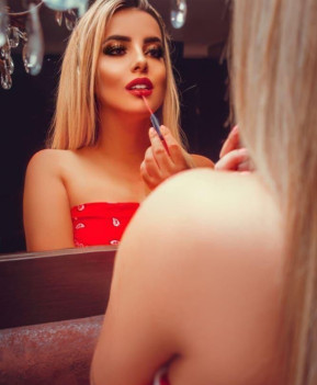 Laura - escort review from Heraklion, Greece